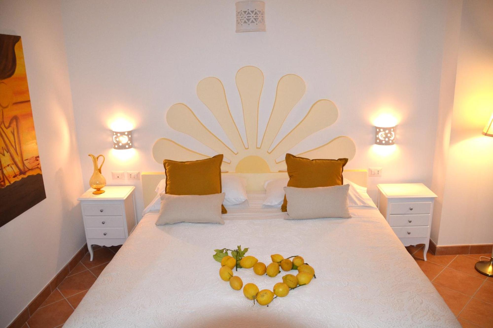 Villa Santa Chiara Positano Suites Exteriör bild