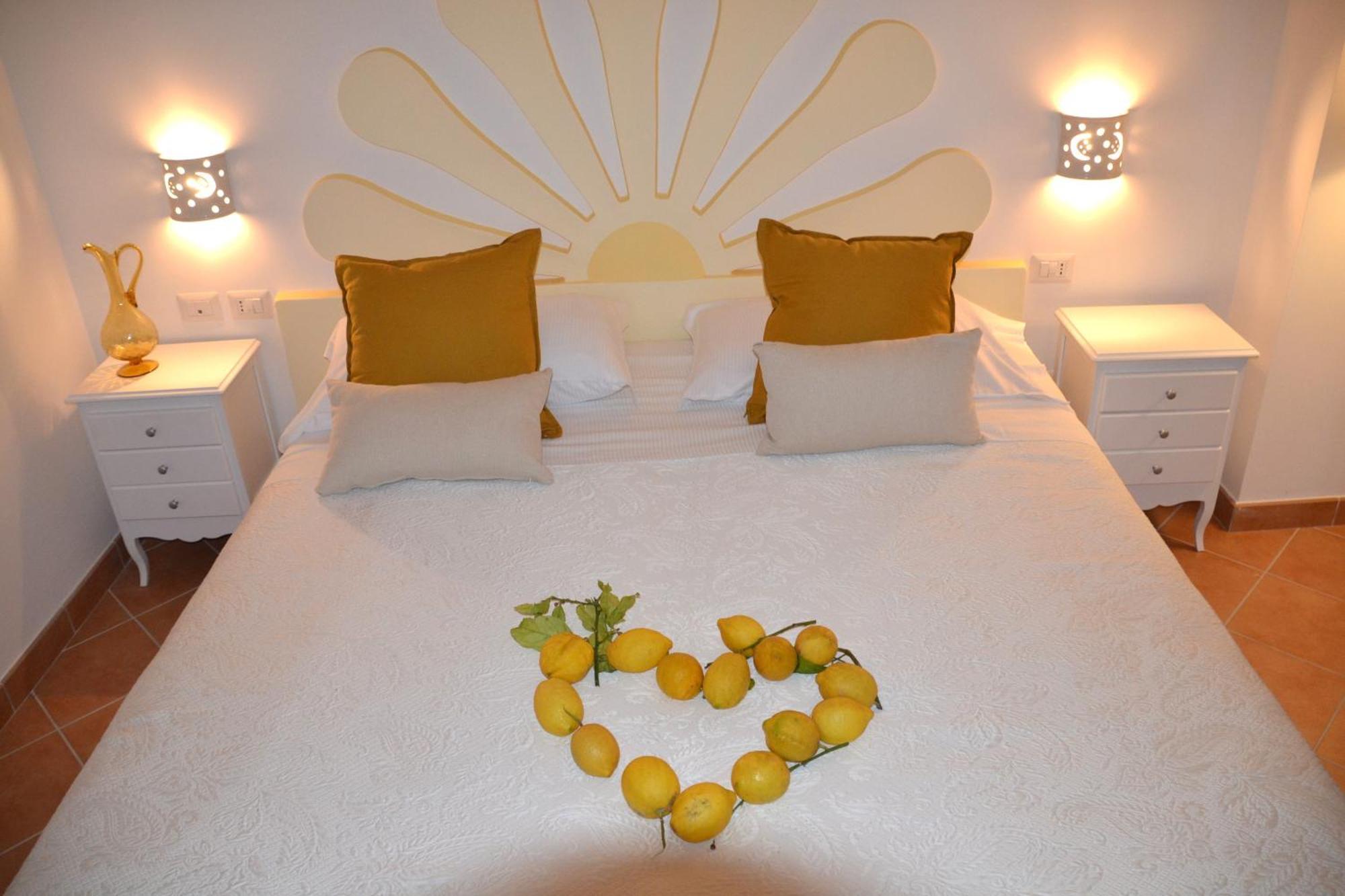 Villa Santa Chiara Positano Suites Exteriör bild